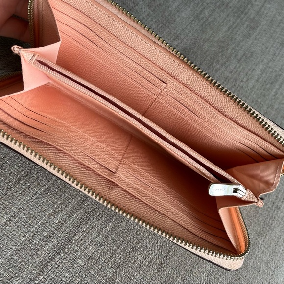COACH New York pink wallet - Picture 3 of 3